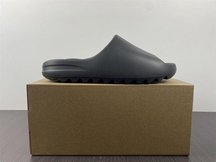 YEEZY Couple beach coconut volcano black HQ6448