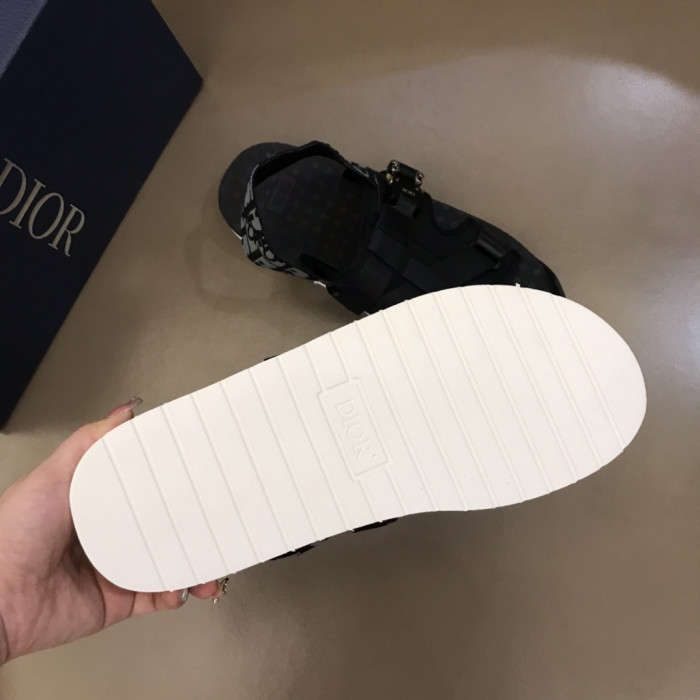 D10R SANDALS