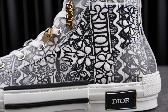 D10R B23 Oblique High Top Sneaker