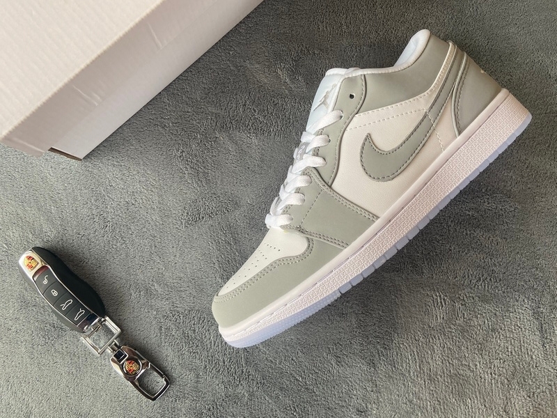 Air Jordan 1 Low Wolf Grey