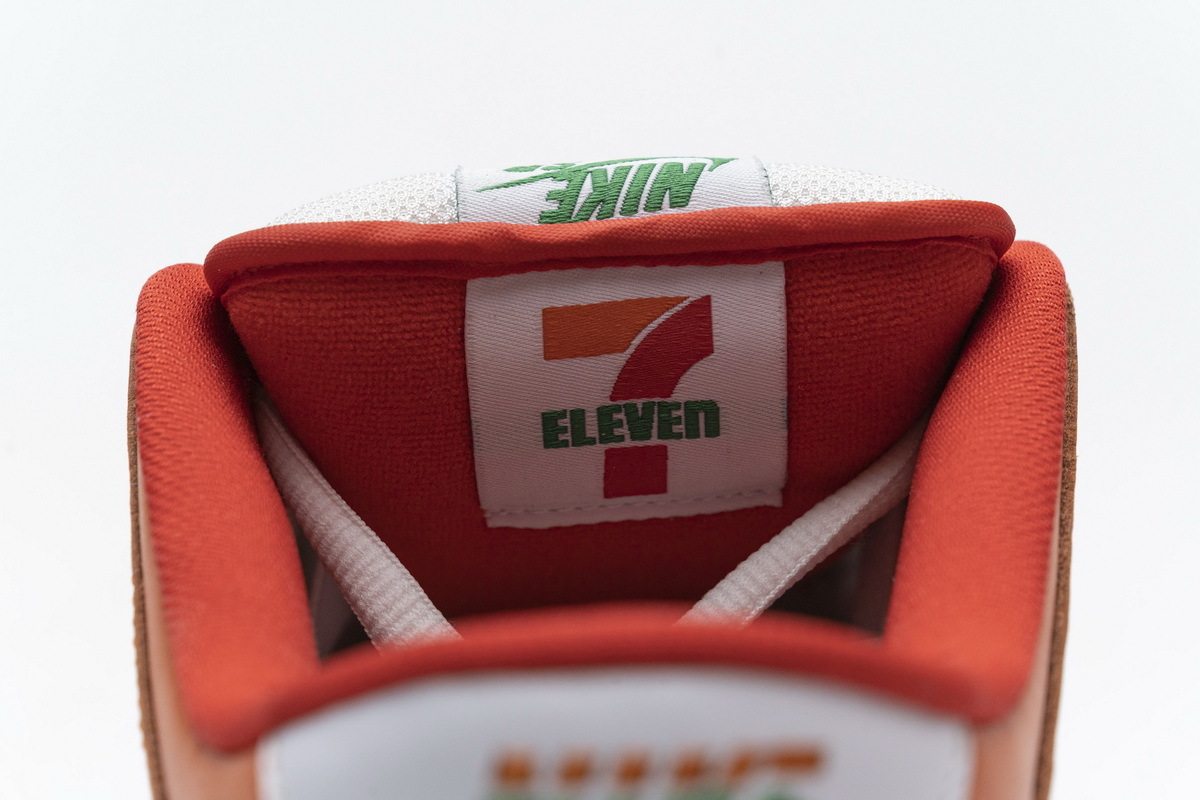 Nike SB Dunk Low 7 Eleven