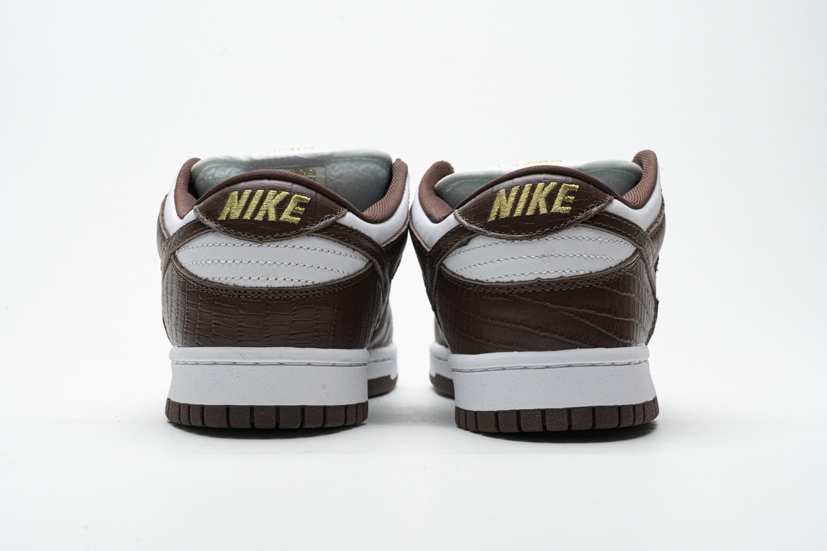 Nike SB Dunk Low Brown Stars