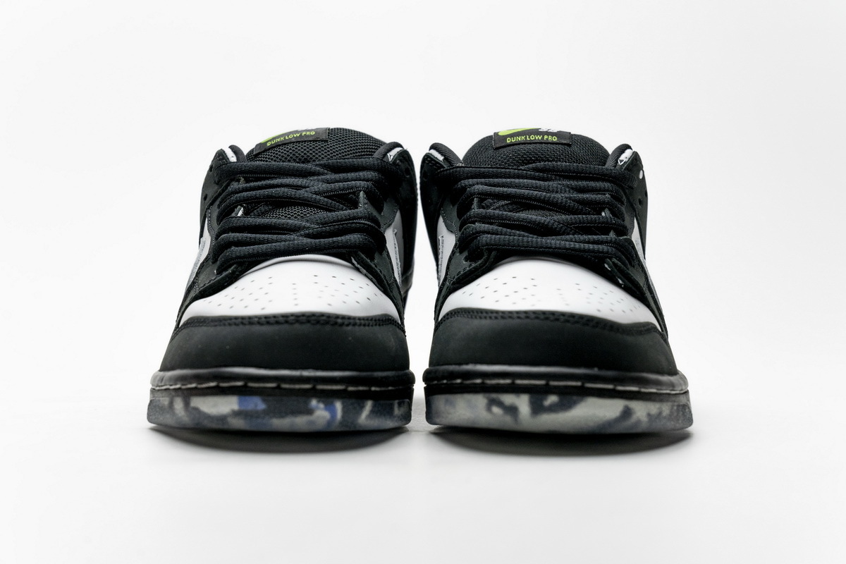 Nike SB Dunk Low Staple Panda Pigeon