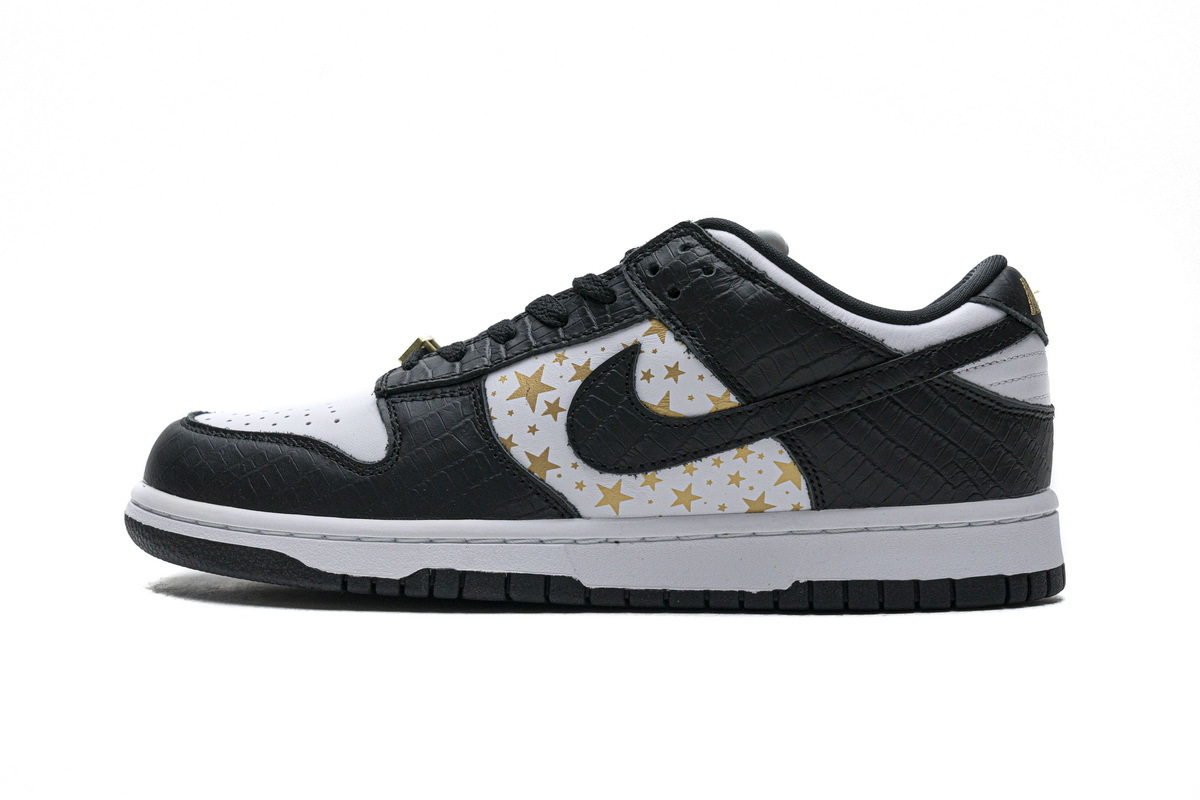 Nike SB Dunk Low Supreme Black Stars