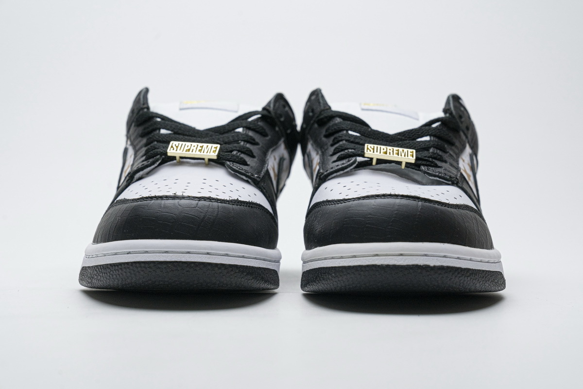 Nike SB Dunk Low Supreme Black Stars