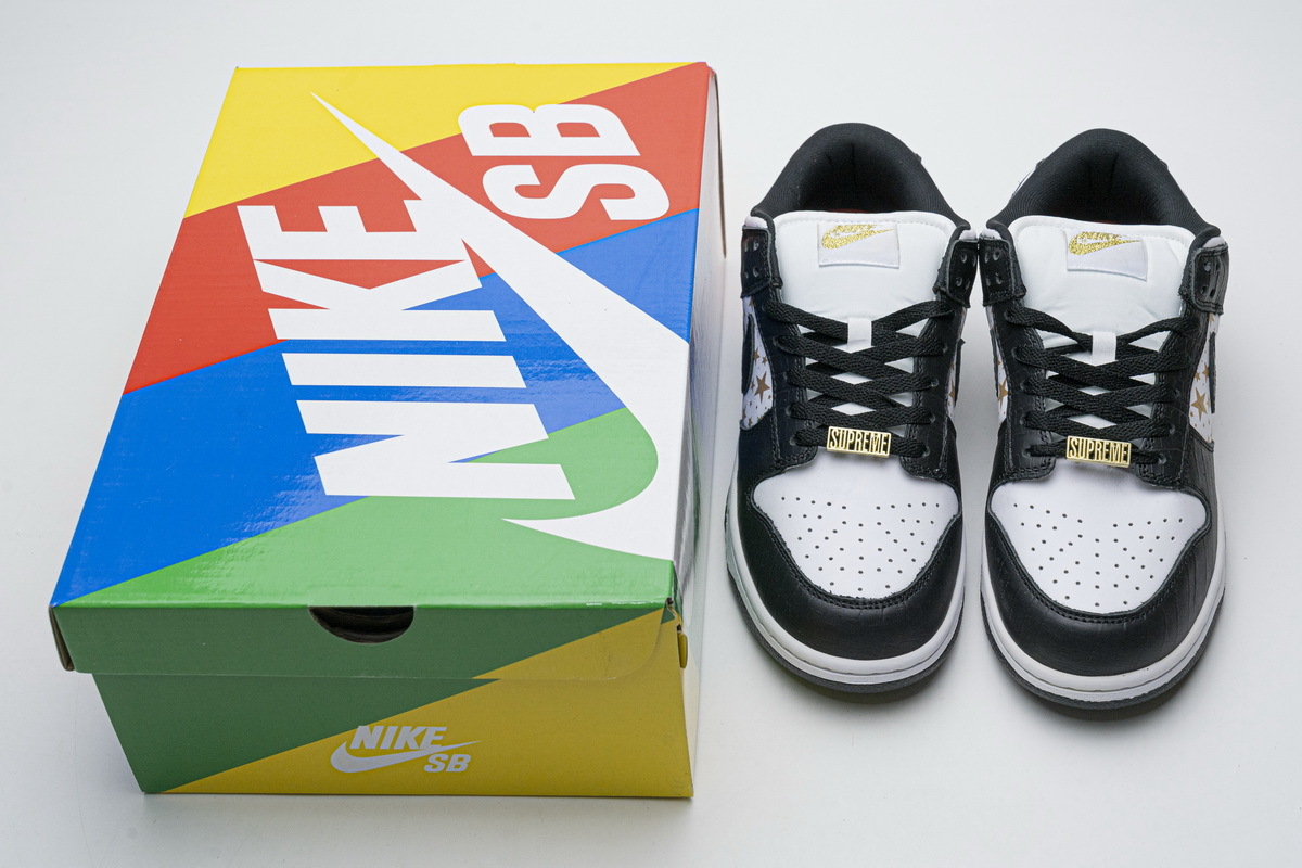 Nike SB Dunk Low Supreme Black Stars