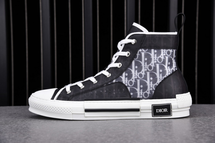 D10R B23 Oblique High Top Sneaker