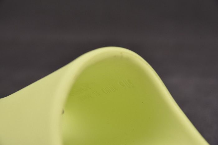 YEEZY SLIDE “Glow Green” GX6138