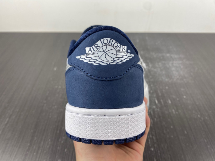 Jordan 1 Low SB Midnight Navy CJ7891-400