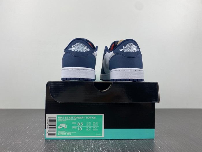 Jordan 1 Low SB Midnight Navy CJ7891-400