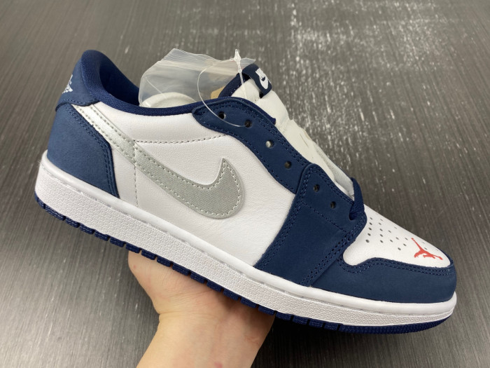 Jordan 1 Low SB Midnight Navy CJ7891-400