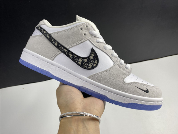 NIKE SB DUNK LOW X D10R