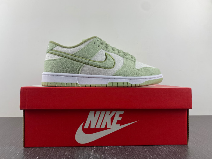 Nike Dunk Low SE Fleece Pack Honeydew (W) DQ7579-300