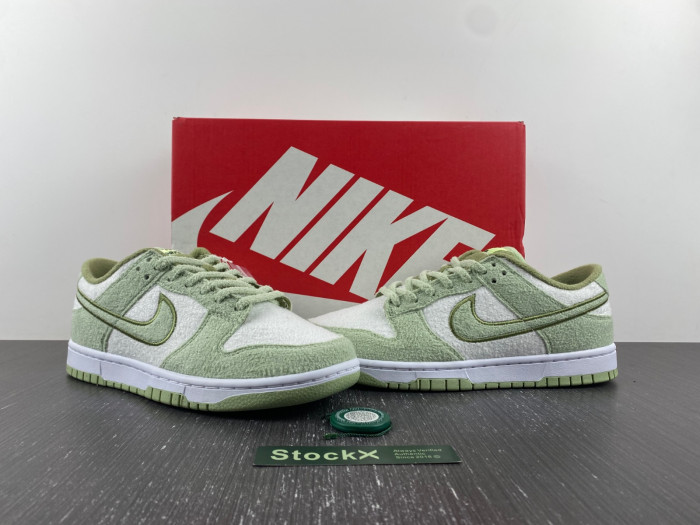 Nike Dunk Low SE Fleece Pack Honeydew (W) DQ7579-300