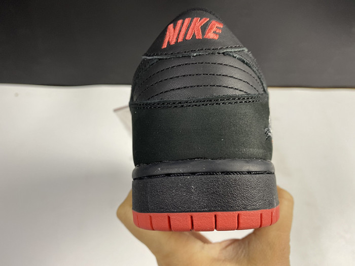 Nike SB Dunk Low Black Pigeon 883232-008