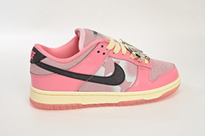 Nike SB Dunk Low LX Barbie Pink FN8927-621