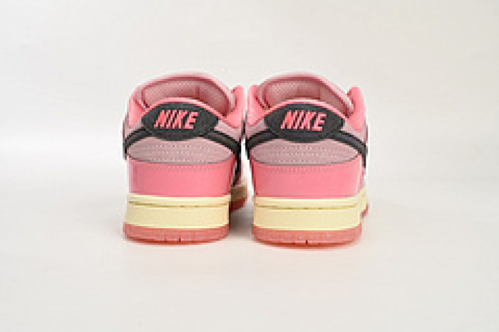 Nike SB Dunk Low LX Barbie Pink FN8927-621