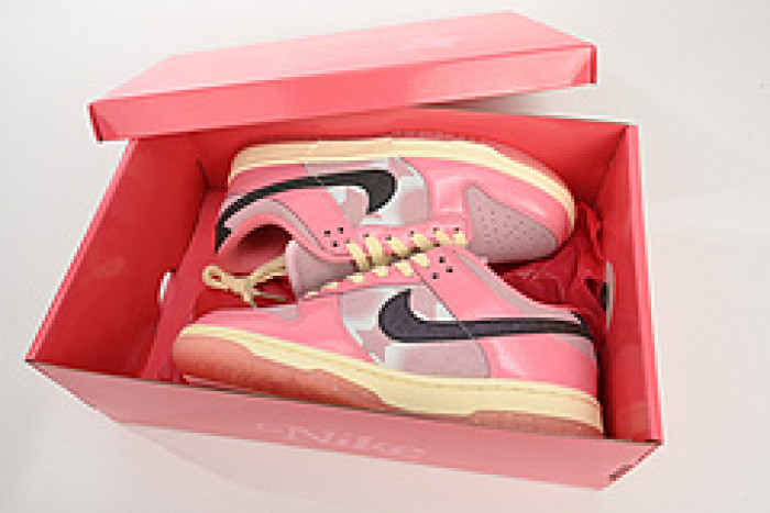 Nike SB Dunk Low LX Barbie Pink FN8927-621