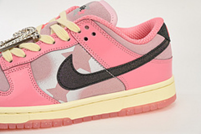 Nike SB Dunk Low LX Barbie Pink FN8927-621