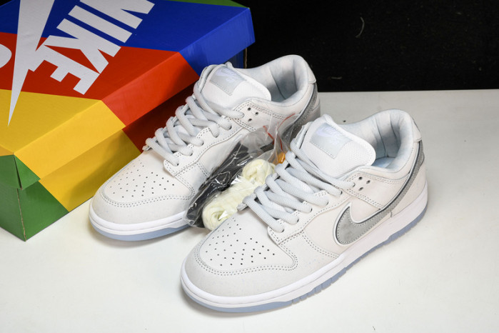 Nike SB Dunk Low White Lobster (Friends and Family) FD8776-100