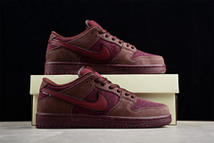 Nk SB Dunk Low Premium Valentine’s Day FN0619-600