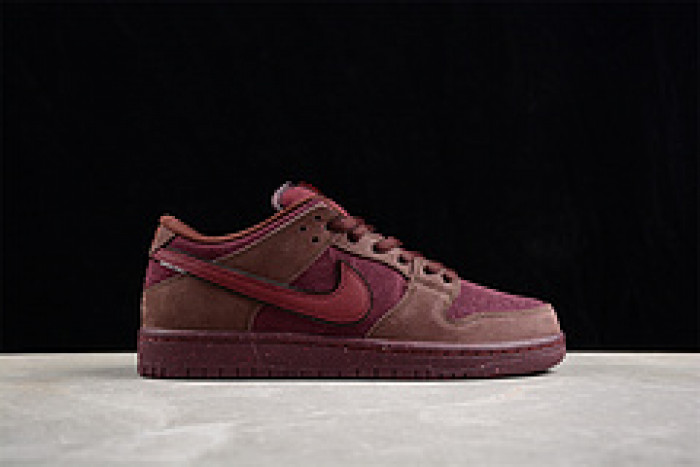 Nk SB Dunk Low Premium Valentine’s Day FN0619-600