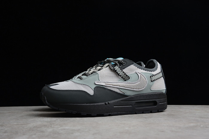 Undefeated x Dunk Low ‘Dunk vs AF1’ – Nike – DO9392-002